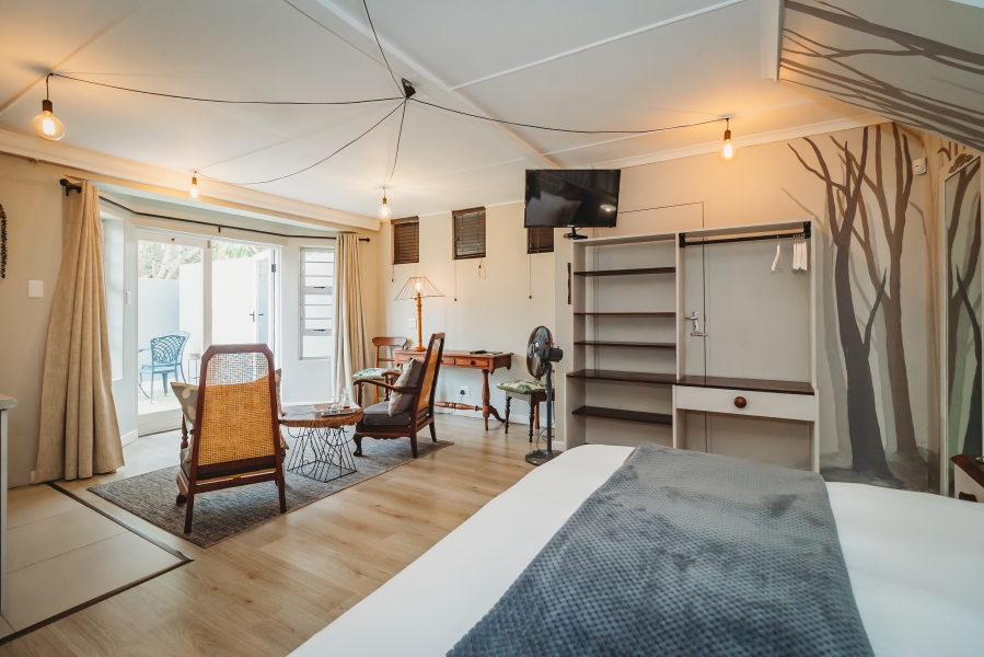 6 Bedroom Property for Sale in Heatherlands Western Cape